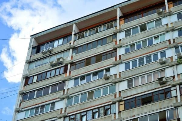 В подъезде дома на 2-й Хуторской устранена течь