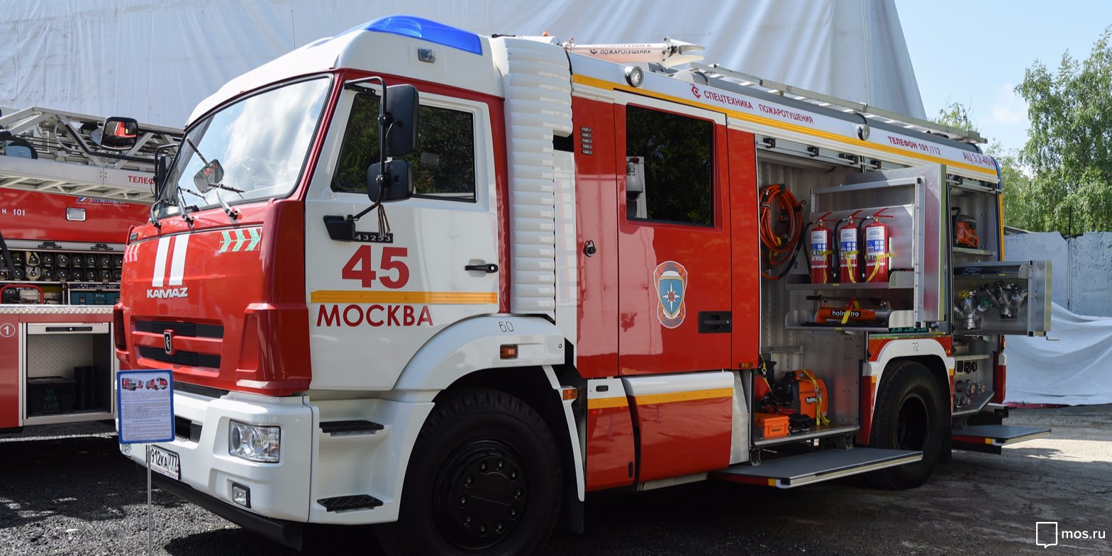 В доме на 2-й улице Бебеля сгорел мусорный контейнер